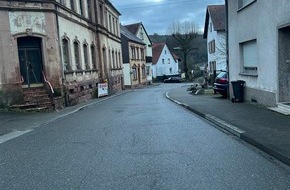 Polizeidirektion Kaiserslautern: POL-PDKL: Unfall an Engstelle