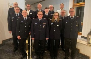 Freiwillige Feuerwehr Celle: FW Celle: Jahreshauptversammlung der Ortsfeuerwehr Groß Hehlen - Martin Walter erhält Deutsches Feuerwehr-Ehrenkreuz in Bronze!