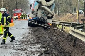 Polizeiinspektion Rotenburg: POL-ROW: Gnarrenburg: Betonmischer verunfallt - Schutzplanke verhindert Absturz in Kanal