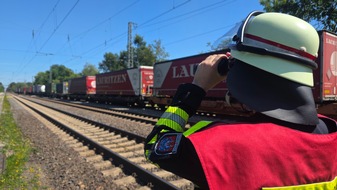 Freiwillige Feuerwehr Celle: FW Celle: Gefahrgutaustritt aus G&uuml;terzug in Celle - 1. Lagemeldung