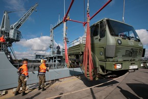 Deutsche Marine - Bilder der Woche: Gemeinsam mehr erreichen - Die Marine bei einer Verlade- und Transportübung mit der Streitkräftebasis