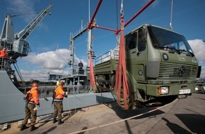 Presse- und Informationszentrum Marine: Deutsche Marine - Bilder der Woche: Gemeinsam mehr erreichen - Die Marine bei einer Verlade- und Transportübung mit der Streitkräftebasis