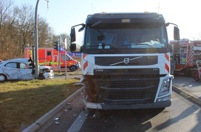 Polizei Coesfeld: POL-COE: Ascheberg, B58/ Lkw und Auto kollidieren