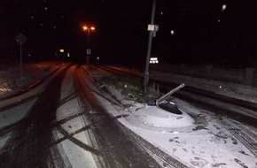 Polizeidirektion Neustadt/Weinstraße: POL-PDNW: (Weisenheim am Berg) -  Auf schneeglatter Straße Unfall verursacht