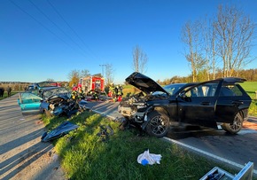 KFV Bodenseekreis: Zwei Verletzte nach Frontalzusammenstoß auf B33 bei Markdorf
