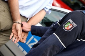 Polizei Mettmann: POL-ME: Autoreifen entwendet: Polizei nimmt Tatverdächtigen am Tatort fest - Erkrath - 1811112