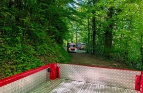 Feuerwehr Weinheim: FW Weinheim: Feuerwehr Weinheim im Einsatz - Technische St&ouml;rung, &Ouml;lgeruch und Notfall im Exotenwald