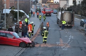 Polizeiinspektion Hildesheim: POL-HI: Söhlde/ Hoheneggelsen - Schwerer Verkehrsunfall in Ortsdurchfahrt mit einer Schwerverletzten