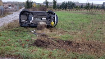 Polizeipräsidium Mainz: POL-PPMZ: Verkehrsunfall - Pkw überschlägt sich