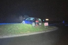 Polizeiinspektion Cuxhaven: POL-CUX: Drei verletzte Personen nach Verkehrsunfall in Hagen im Bremischen ++++ Rentner fährt frontal in Kreisel (Foto)