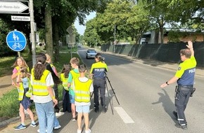 Kreispolizeibehörde Viersen: POL-VIE: Grefrath-Oedt: 'Danke' oder 'Denke' - Schülerinnen und Schüler mit klarer Botschaft an Autofahrer