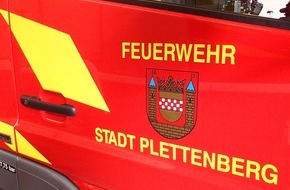 Feuerwehr Plettenberg: FW-PL: Erstmeldung Feuerwehr Plettenberg.Großfeuer in mehrgeschossigem Industriegebäude im OT-Stadtmitte. Sämtliche Plettenberger Löschzüge seit 01:30 Uhr im Einsatz