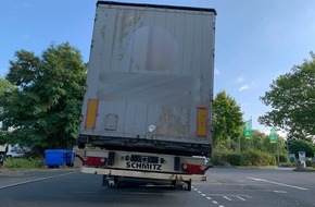 Polizeipräsidium Nordhessen - Kassel: POL-KS: Polizisten stoppen gefährliche Fahrt von Sattelzug auf A 7: Rahmen am Anhänger fast vollständig durchgerissen