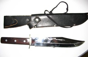 Polizeiinspektion Nienburg / Schaumburg: POL-STH: (ber) Polizeibeamte mit Messer bedroht