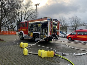 FW-Erkrath: Großbrand einer Lagerhalle in Erkrath-Hochdahl - Folgemeldung