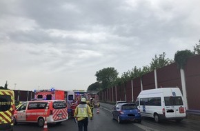 Feuerwehr Bochum: FW-BO: Vier Verletzte Personen bei Verkehrsunfall auf der Autobahn