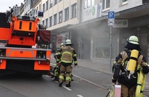 Feuerwehr Essen: FW-E: Küchenbrand in einem asiatischen Restaurant - keine Verletzten