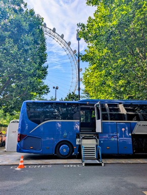 Eberhardt TRAVEL: Neuer Bus für Rollstuhlreisen geht auf Tour in Europa