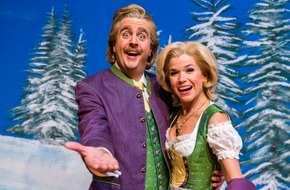 SAT.1: "Bastian Pastewka und Anke Engelke auf der Überholspur bei Blitzeis": SAT.1 zeigt "PASTEWKAS WEIHNACHTSGESCHICHTE" am 20. Dezember 2013 (FOTO)