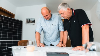 Ärzteversorger GmbH: Vom Acker aufs Dach: Wie Ärzte und Apotheker jetzt klug in PV investieren