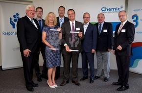 Arbeitgeberverband Chemie Baden-Württemberg e.V.: Responsible Care Preis der chemischen Industrie in Baden-Württemberg verliehen: Boehringer Ingelheim in Biberach und Michelin in Karlsruhe für Nachbarschaftskommunikation ausgezeichnet (FOTO)