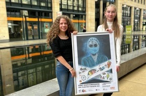 DAK-Gesundheit: Schülerinnen aus Dürrröhrsdorf-Dittersbach gewinnen Plakatwettbewerb gegen Komasaufen in Sachsen