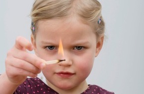 AXA Konzern AG: Feuer und Flamme - Für Kinder faszinierend, von Eltern unterschätzt