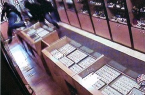Polizeipräsidium Mittelfranken: POL-MFR: (236) Hohe Beute bei Juweliereinbruch - Zeugenaufruf und Bildveröffentlichung