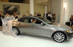 Jaguar Land Rover Deutschland GmbH - Presse Jaguar: Jaguars Mega-Event zur Weltpremiere des neuen XF: Die Katze ist aus dem Sack