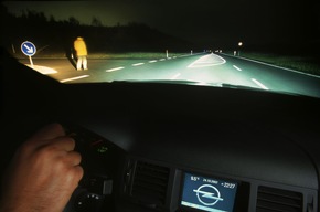 Opel AG: AFL - Adaptive Forward Lighting / Neue innovative Licht-Technologie für Opel Vectra und Signum / Opel bringt &quot;mitlenkende&quot; Bi-Xenon-Scheinwerfer in die Mittelklasse