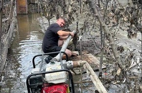 Johanniter Unfall Hilfe e.V.: Ukraine: Nach der Staudammexplosion verschärft sich die humanitäre Lage / Nothilfe mit Wasser und Nahrung für lange Zeit notwendig / Johanniter unterstützen bei der täglichen Versorgung.