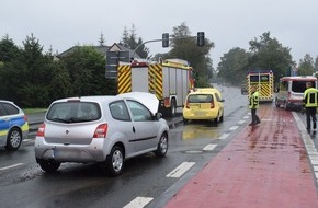 Kreispolizeibehörde Herford: POL-HF: Drei Leichtverletzte nach Verkehrsunfall - Auffahrunfall an der Mindener Straße