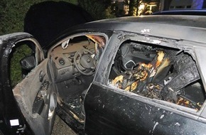 Polizei Mettmann: POL-ME: Auto angezündet: Polizei ermittelt und bittet um Hinweise - Monheim am Rhein - 2205010