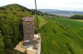 Debrunner Acifer AG: Ein 35,6 m hoher Aussichtsturm am Mutschellen