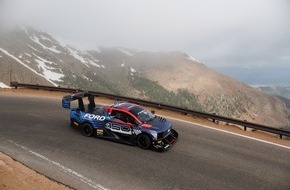 Ford-Werke GmbH: Ford F-150 Lightning SuperTruck holt Gesamtsieg beim legendären Pikes Peak International Hillclimb