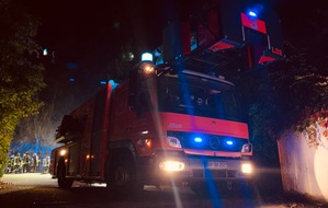 Feuerwehr und Rettungsdienst Bonn: FW-BN: Zu einem Zimmerbrand in Mehlem waren am Dienstagabend Kräfte der Feuerwehr Bonn ausgerückt. Das Feuer konnte schnell gelöscht werden. Drei Personen sichtete der Rettungsdienst.