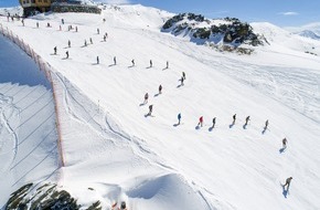 Zillertal Arena: Die längste Ski-Trachtenschlange der Welt in der Zillertal Arena - BILD