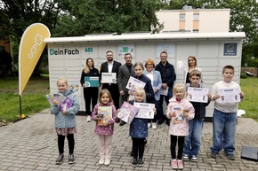 „Mach Marl bunter!“: GCP, DeinFach und stellv. Bürgermeisterin enthüllen gemeinsam kreativ gestalteten Paketautomaten