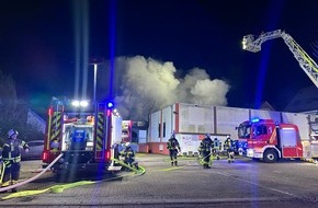 Feuerwehr Sprockhövel: FW-EN: Erstmeldung: Brand in Möbellager