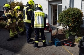Freiwillige Feuerwehr Wachtberg: FW Wachtberg: Rauchender PV-Akku in Wachtberg-Niederbachem