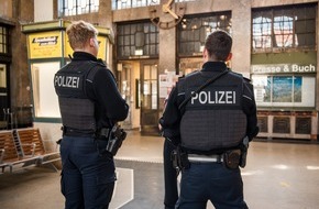 Bundespolizeidirektion München: Bundespolizeidirektion München: Gegen Haus- und Waffenverbot verstoßen/ Bundespolizei stellt drei Messer sicher