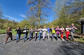 JANE UHLIG PR Kommunikation & Publikationswesen: Ferienpark Am Birnbaumteich: Feuer-Moon-Yoga im Jungbrunnen Yoga Retreat mit Yoga-Lehrerin Jane Uhlig