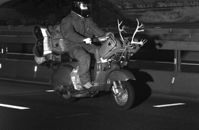 Polizeidirektion Göttingen: POL-GOE: (473/2010) "Presto a casa" - Italiener mit Hirschgeweihroller auf der A 7 bei Göttingen geblitzt