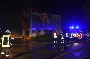 Polizeiinspektion Stade: POL-STD: Brand auf einem Anwesen in Balje richtet ca. 100.000 Euro Schaden an, Unbekannte entwenden schweres Baumaschinenzubehör in Drochtersen, Einbrecher in Harsefeld und Buxtehude