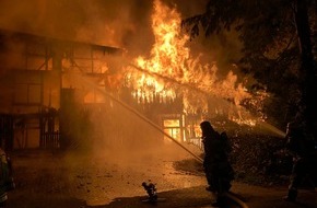 Feuerwehr Haan: FW-HAAN: Großbrand in der Innenstadt