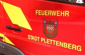 Feuerwehr Plettenberg: FW-PL: OT-Oesterau. Haustür fällt durch Windzug ins Schloss. Essen steht auf dem Herd.