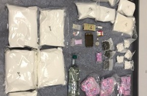 Polizei Düsseldorf: POL-D: Oberbilk - Wenn der Schornsteinfeger zweimal klingelt - Umfangreicher Drogenfund in Wohnung auf der Oberbilker Allee