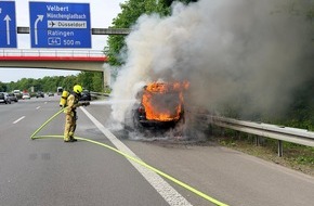Feuerwehr Ratingen: FW Ratingen: PKW-Brand auf der BAB 52