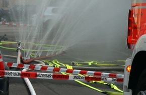 Feuerwehr Stuttgart: FW Stuttgart: Chlorgasaustritt in Stuttgarter Schwimmbad