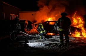 Polizei Hagen: POL-HA: PKW in Boeleheide steht in Flammen - Polizei vermutet Brandstiftung